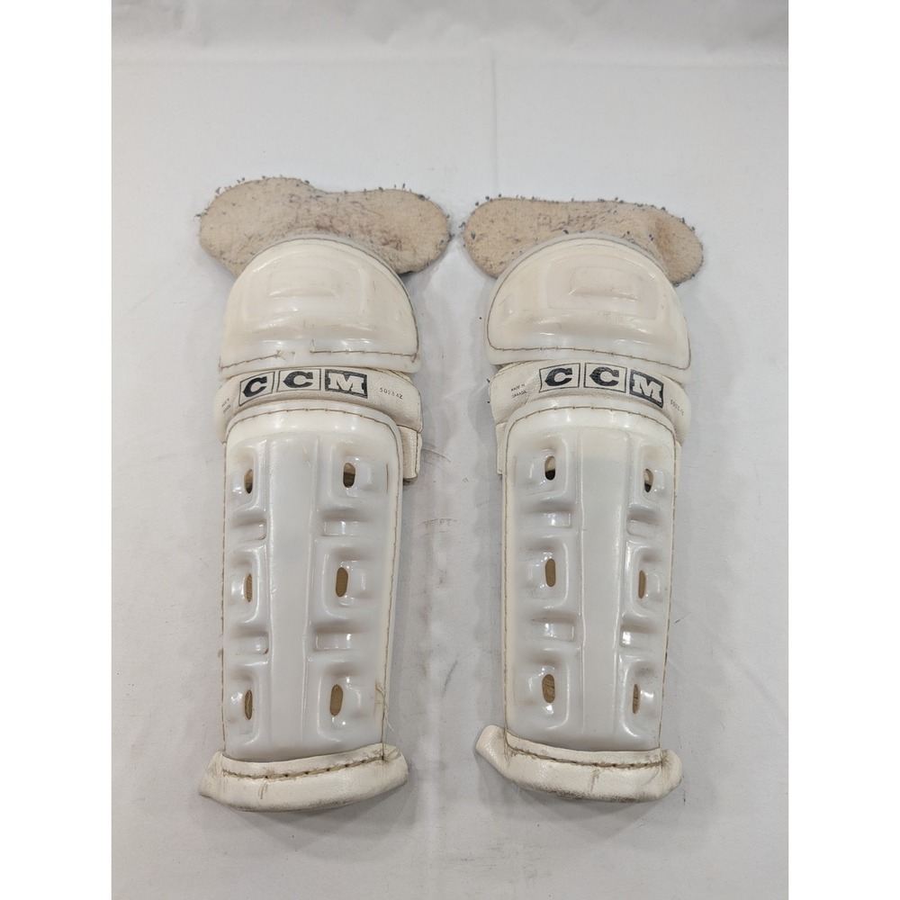 RARE WHITE VINTAGE OLD CCM PADS SHIN GUARDS Made In Canada Display Piece‎